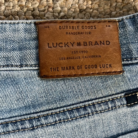 Lucky Brand Women’s Jeans 2/26 in light wash - Picture 5 of 5